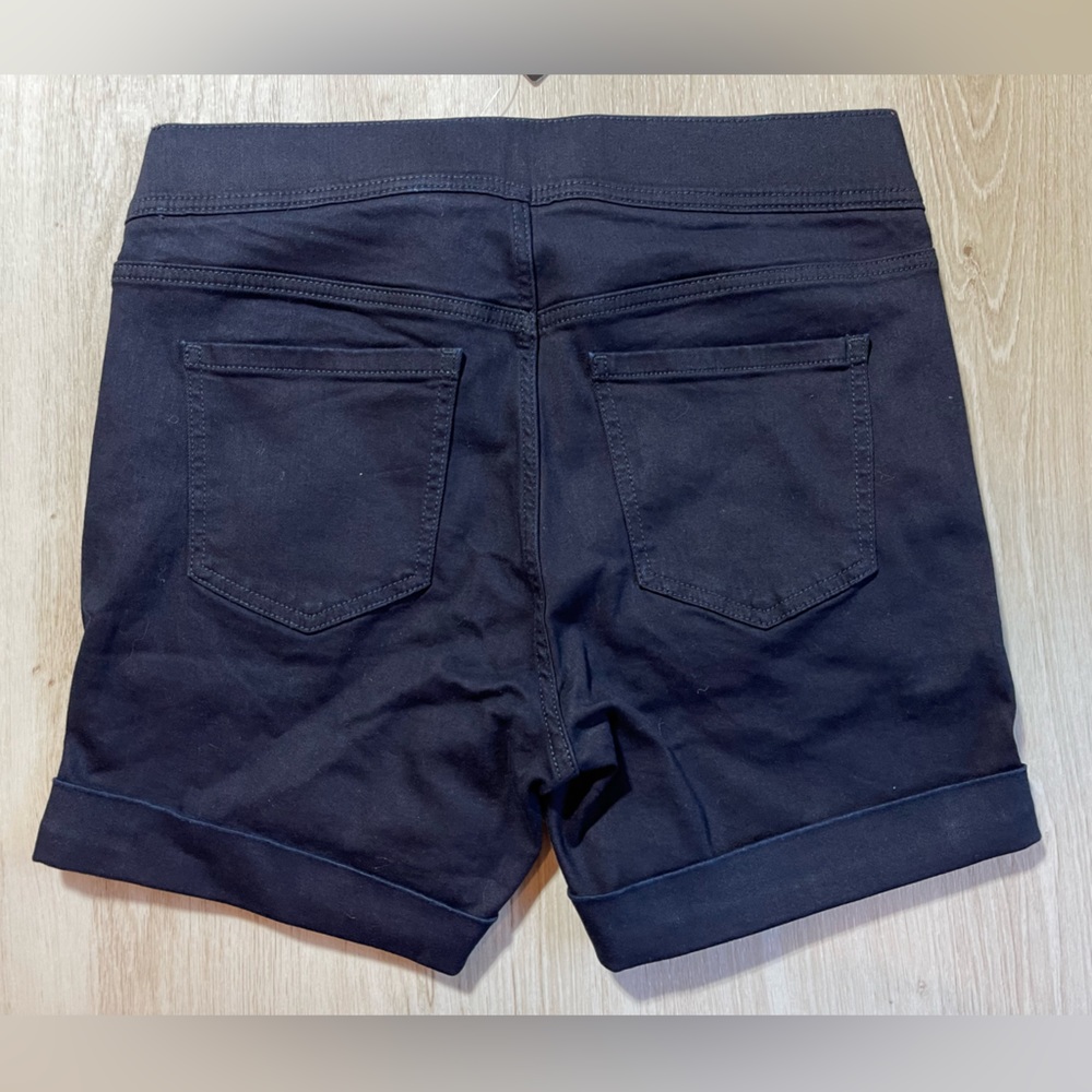 NWT Torrid Retro Chic 5 Inch Lean Jean Embroidered Super Soft High-Rise Short - Picture 3 of 6